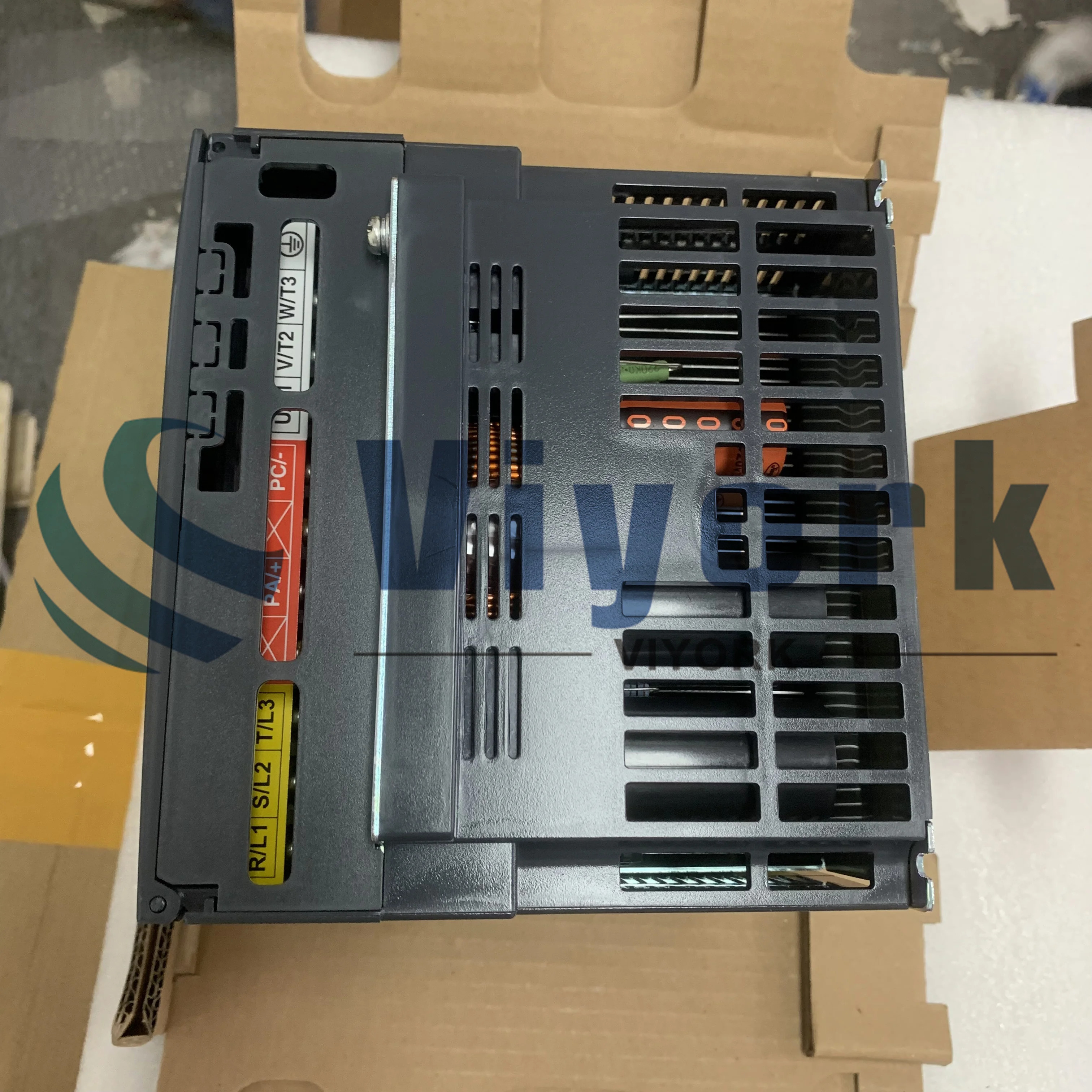 ATV320U04N4B 드라이브 ALTIVAR 320 시리즈 가변 속도 380-500VAC 새