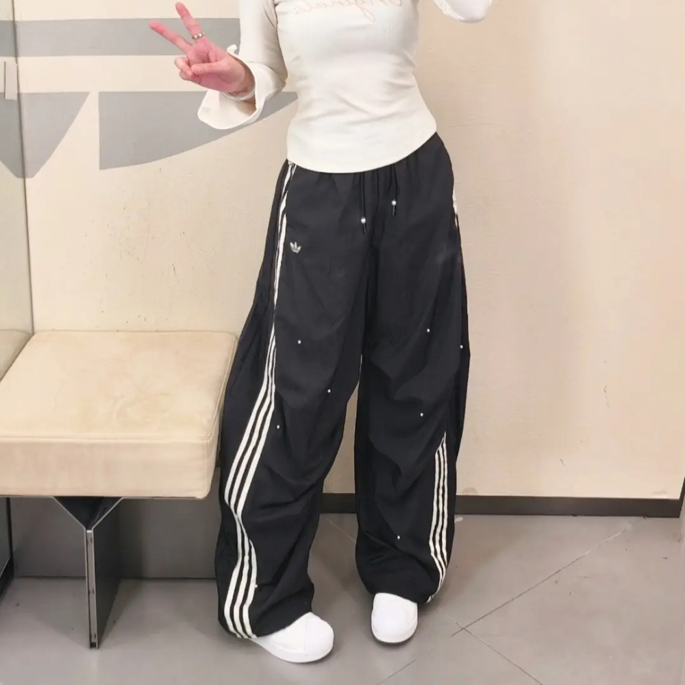 아디다스 파라슈트 펄 오브 캐쥬얼 삼선 와이드 트랙 팬츠 블랙 KS2865 - 상품 이미지