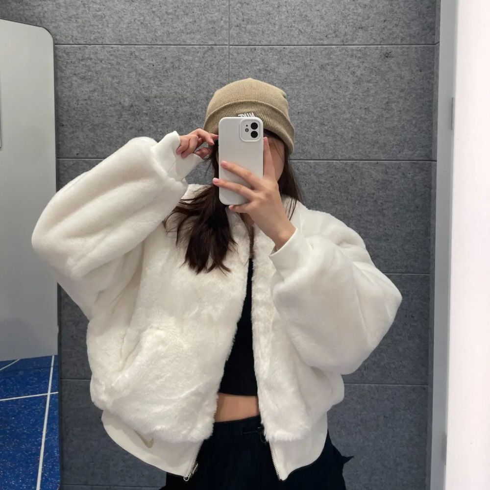 나이키 페이크 퍼 봄버 리버서블 자켓 화이트 FB8693-133 - 상세 이미지 2