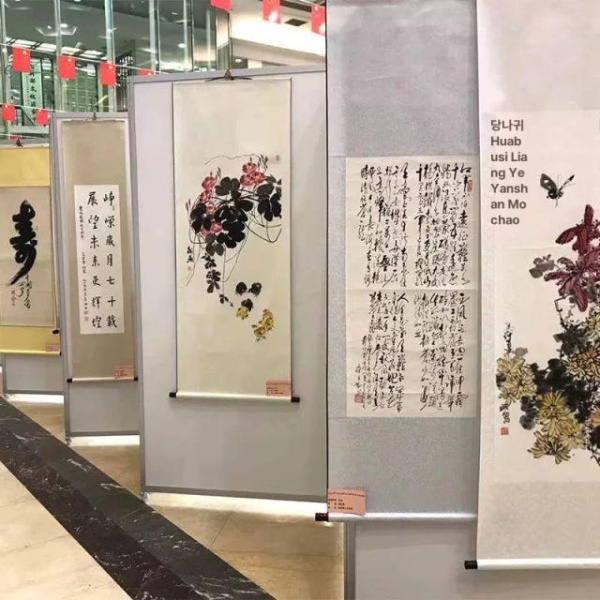고품격 전시 병풍 파티션 옥타늄 진열대 철제 삼각 지지대 1개 삼각 지지대 1개 - 상세 이미지 5