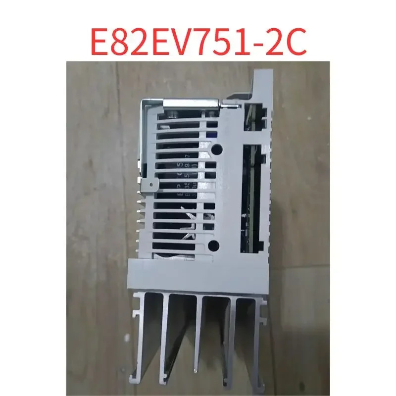 리퍼 인버터 E82EV751-2C 0.75KW 220V OK