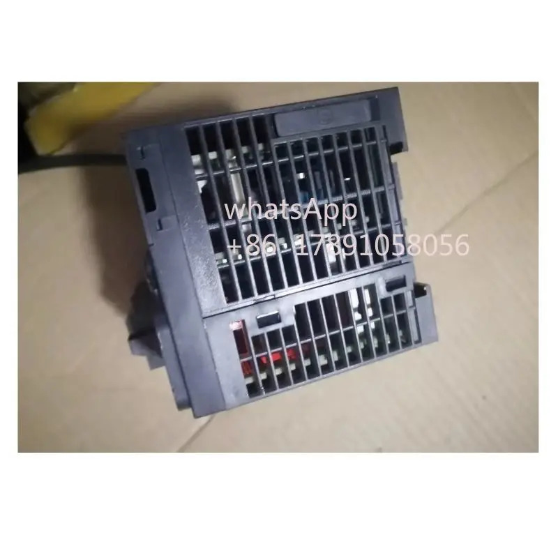 해체된 TM221ME16R 정상적기능