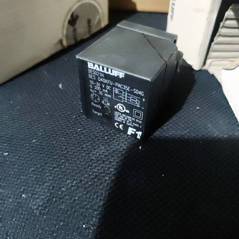 발루프 BES021H BES Q40KFU-PAC35E-S04G 10-30VDC