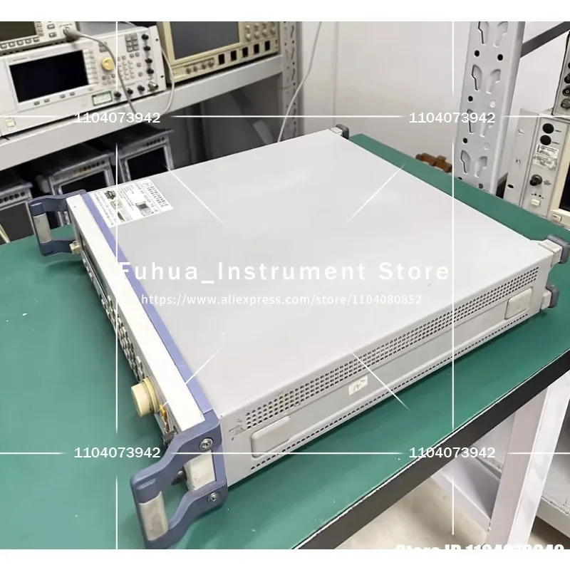 Rohde  Schwarz SML03 신호 발생기B1B3 옵션 RS 포함