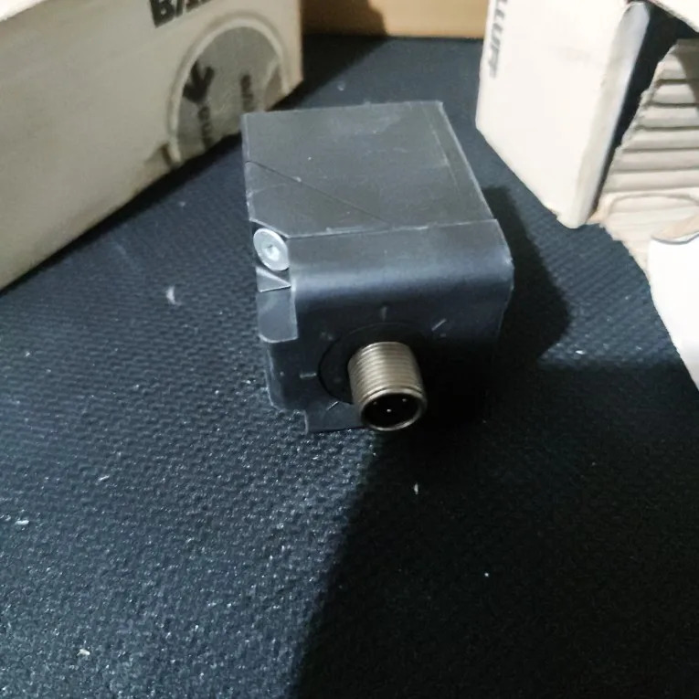 발루프 BES021H BES Q40KFU-PAC35E-S04G 10-30VDC