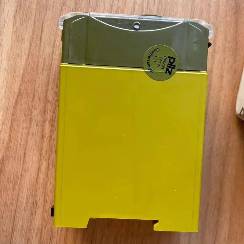 Pilz 474995 안전 릴레이 보안 모듈 PNOZ 4 24VDC 3S1S10