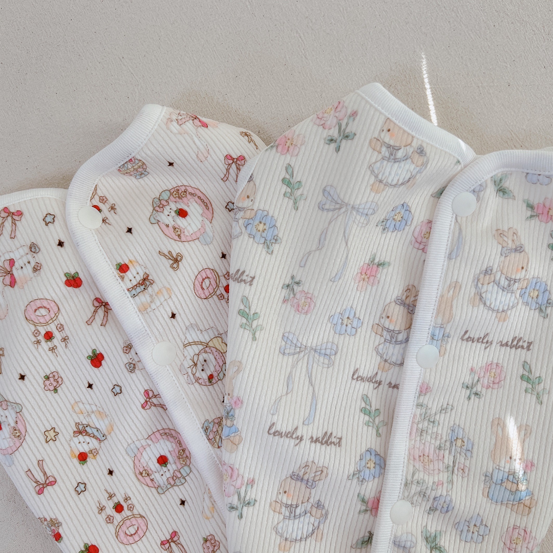 오프닝뮤즈 벨로아 베스트 강아지옷 외출복 민소매 수면잠옷 조끼 제품 이미지