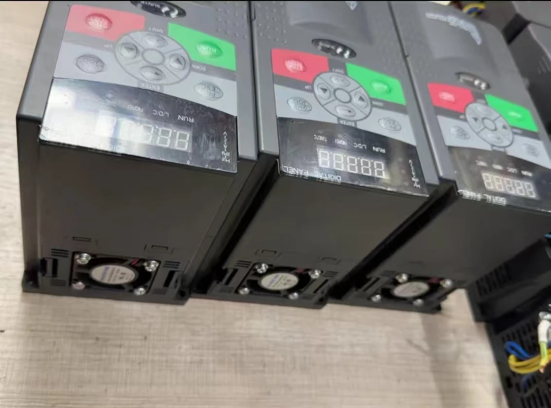 CM510-A3SR40G 리퍼 인버터 0.4KW 220V 완료