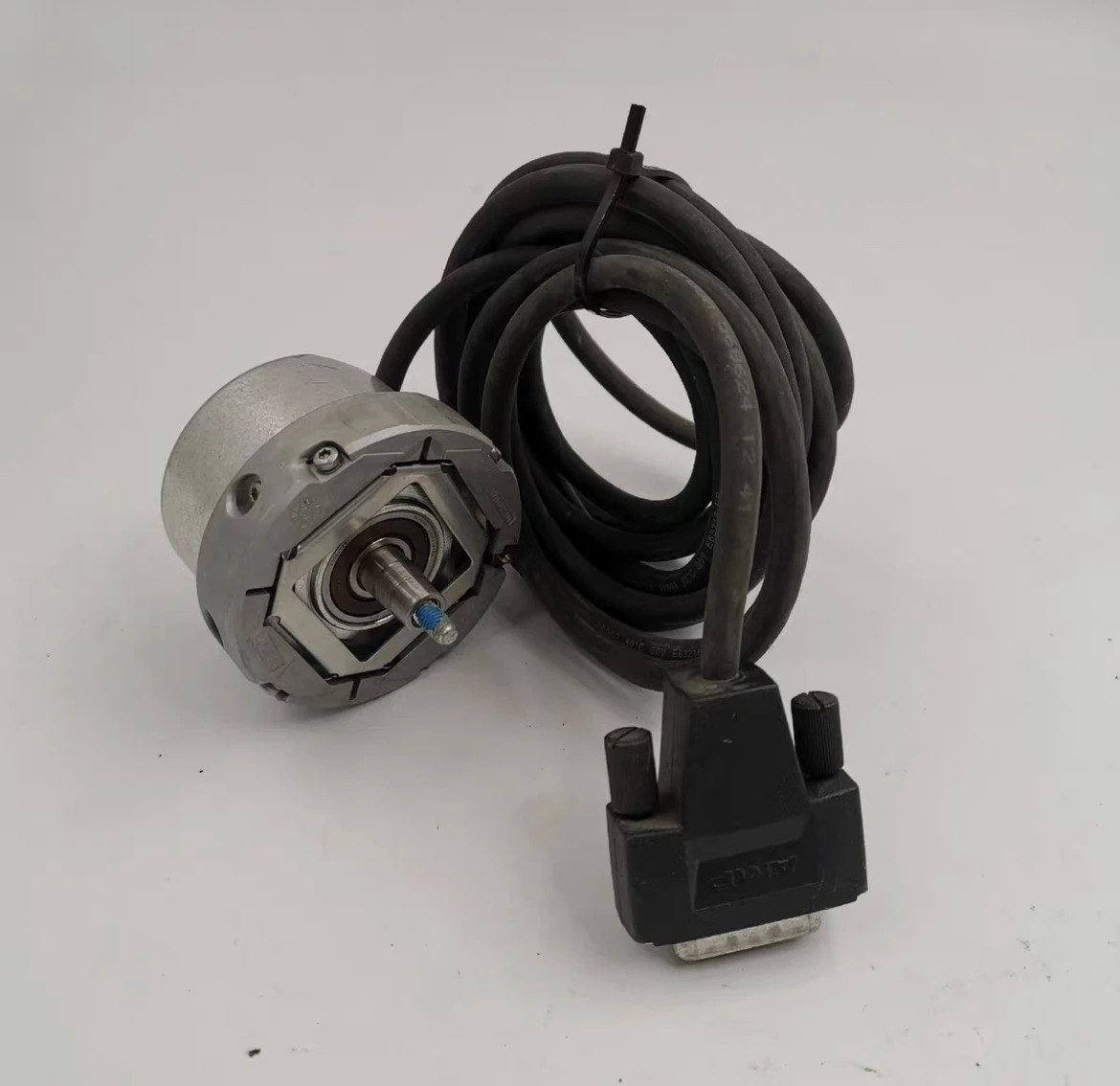 ECN413 2048 16S15-2K 인코더는 모터대해 리퍼를 거쳤습니다.