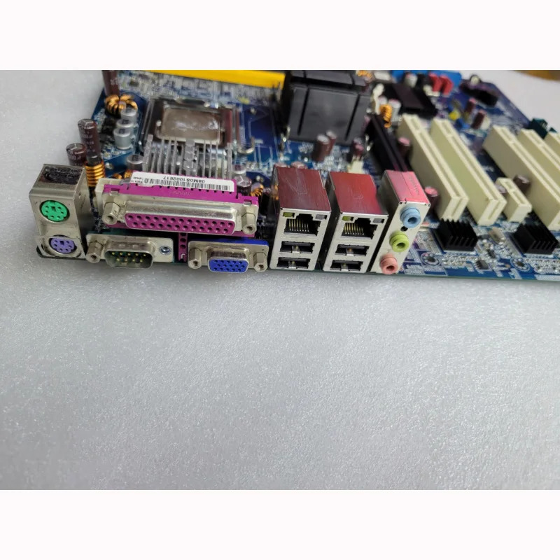 어드밴텍 산업마더보드AIMB-763 AIMB-763G2 AIMB-763G2-00A1E는 듀얼 네트워크 카드 DDR2 775 4채널을 지원