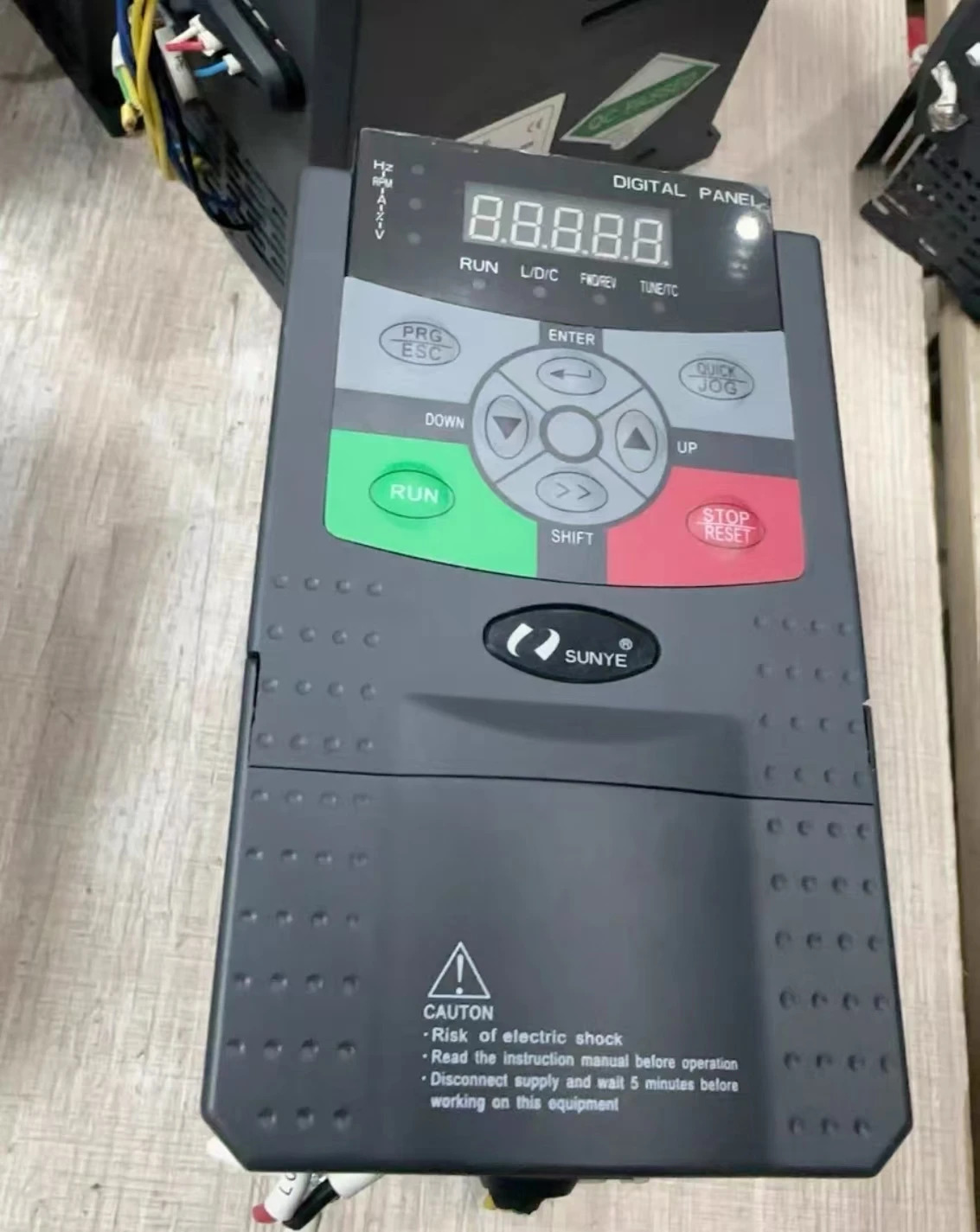 CM510-A3SR40G 리퍼 인버터 0.4KW 220V 완료