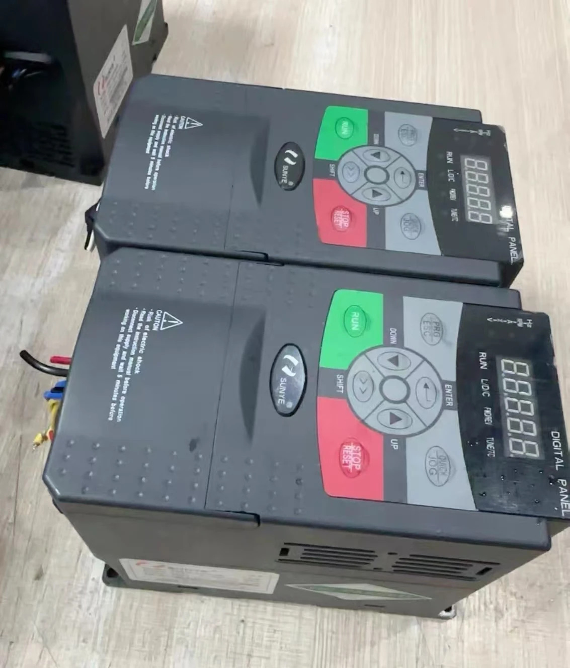 CM510-A3SR40G 리퍼 인버터 0.4KW 220V 완료