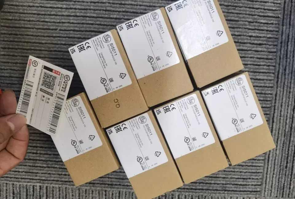 디스플레이 화면이 포함된 IFM PN7370 압력센서