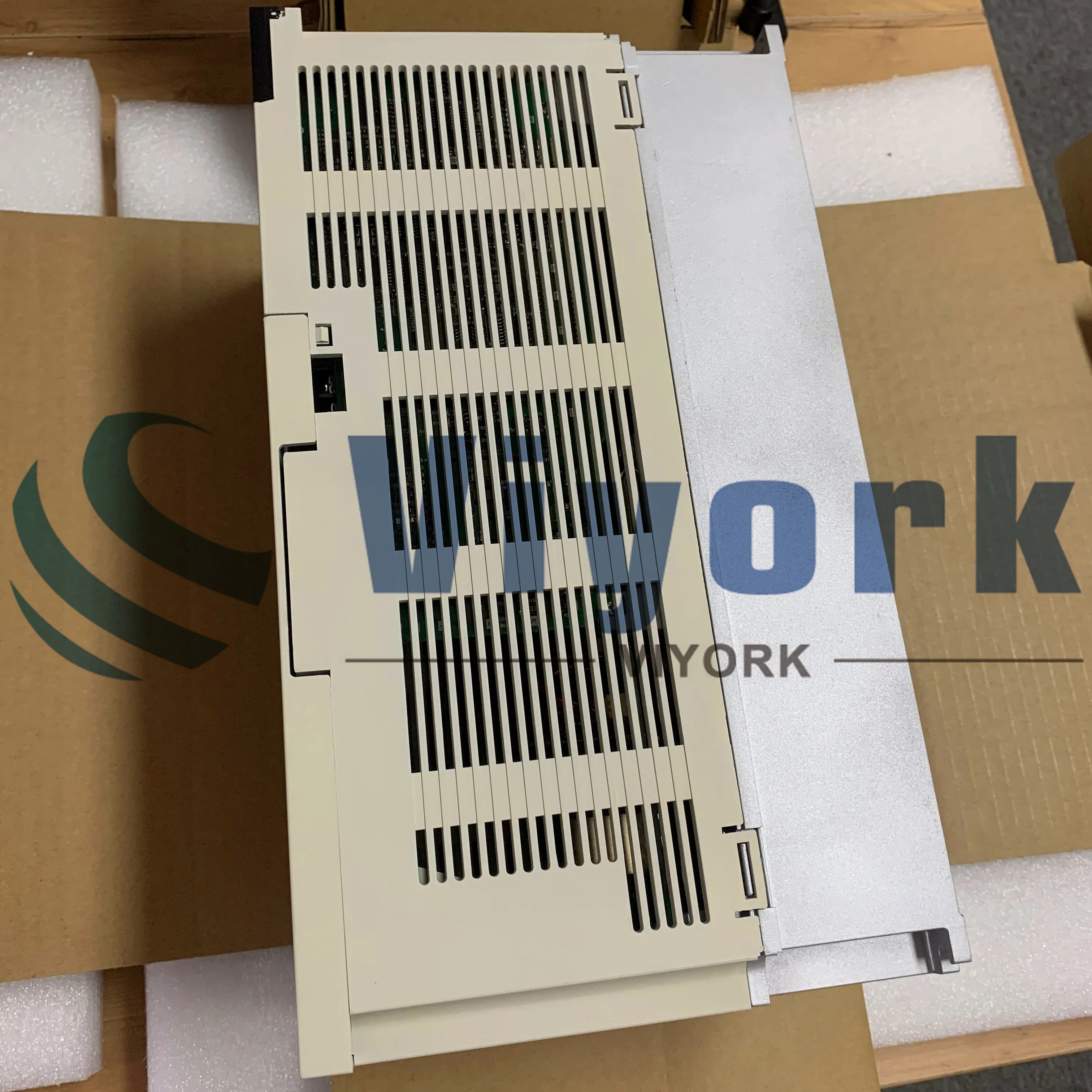 MR-J2S-700A 7KW 서보 증폭기 200V 28.9A 200-230VAC 50/60HZ 새