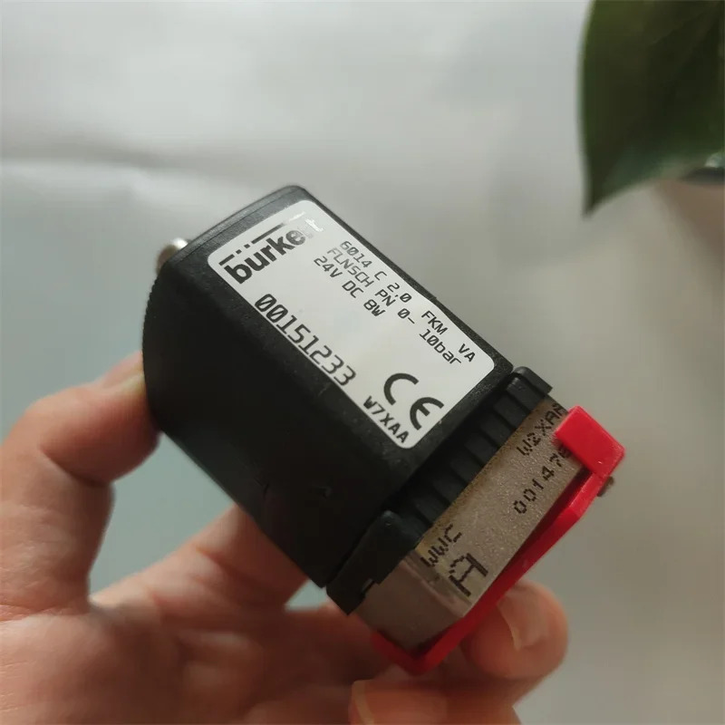 2025.4 버크르트6014 C 2.0 FKM VA FLNSCH 0-10bar 24VDC 00151233