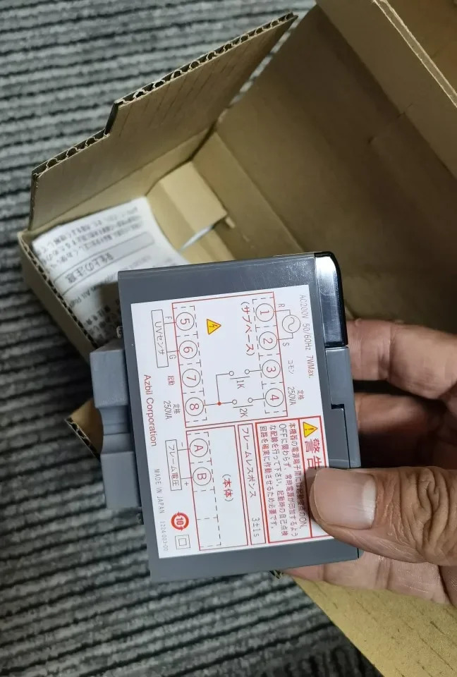 2025.4 Azbil FRS100C200-2 FRS100C300 FRS100C100 연소 컨트롤러