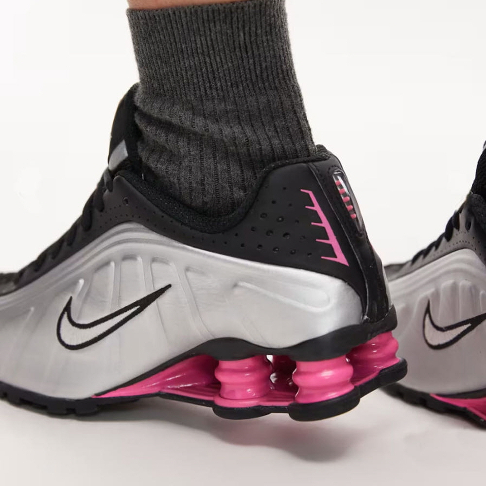 나이키 Shox R4 스니커즈 운동화 메탈릭 블랙 핑크 CW2626-006 이미지 8
