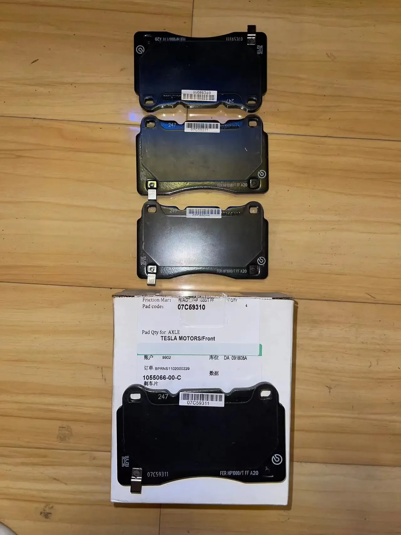 테슬라호환 모델 S 프론트 브레이크 패드 L/R 1033689-00-A 1055066-00-C