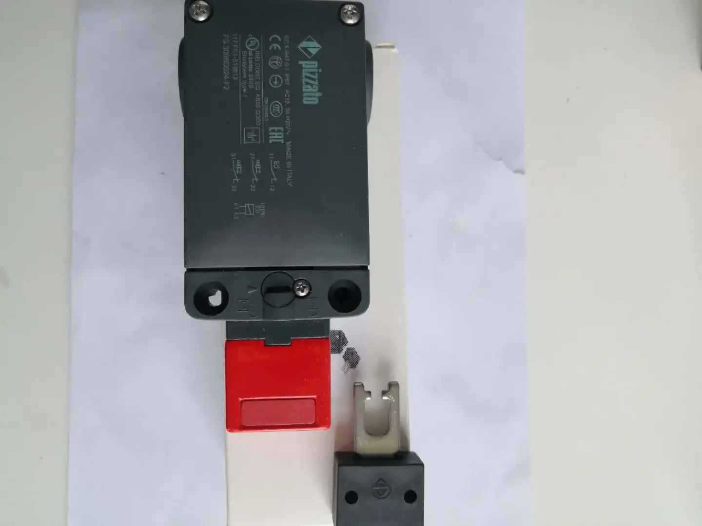 오리지널 Pizzato 보안 도어 잠금 스위치 FS 3096D024
