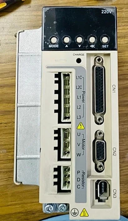 SD600A-T2-1R5E상태로 리퍼 서보 드라이버