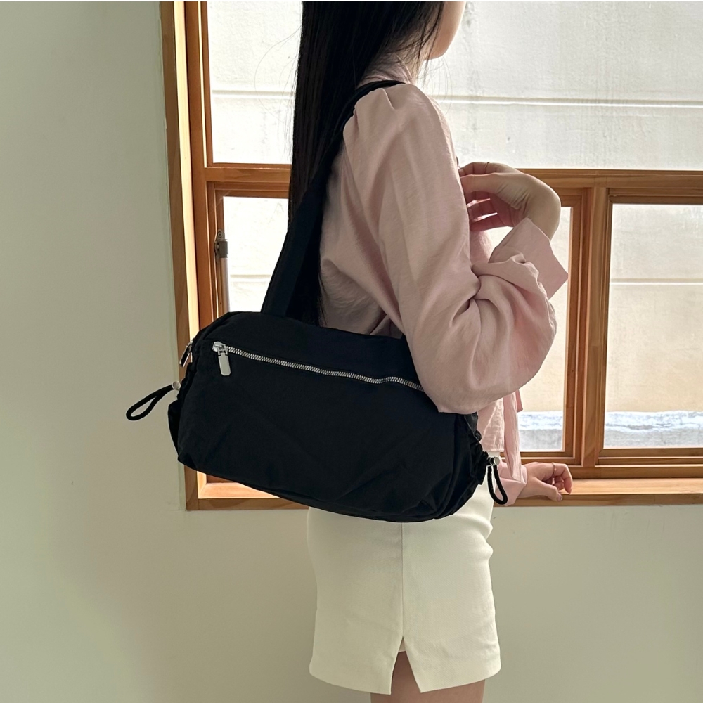 [먼슬리무드] 루나 무드 나일론 데일리 보부상 숄더백 (3색상) 블랙 - 상세 이미지 3