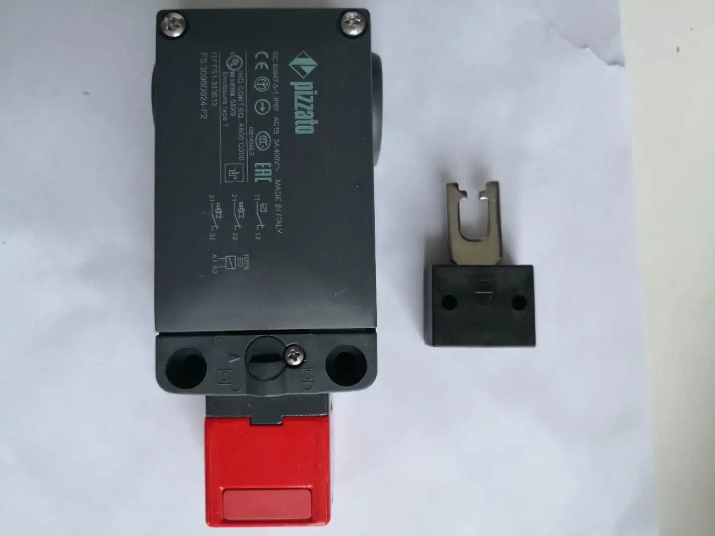 오리지널 Pizzato 보안 도어 잠금 스위치 FS 3096D024