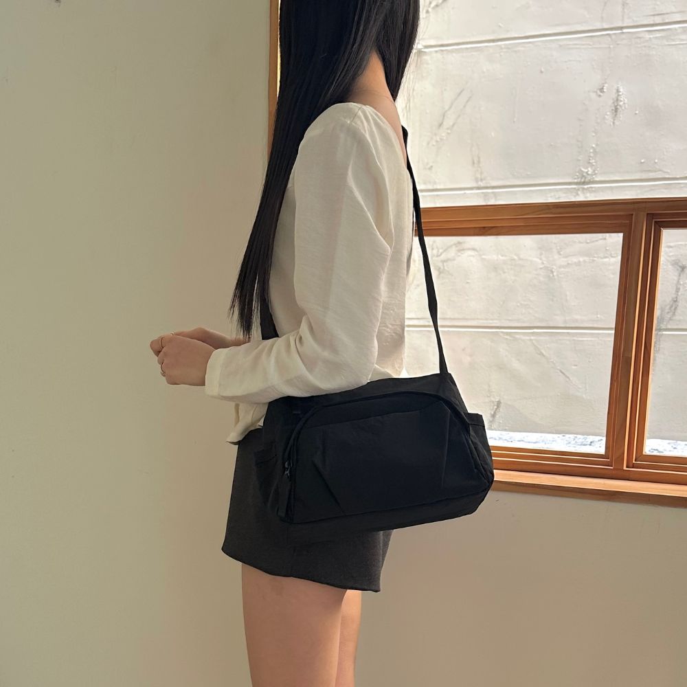 [먼슬리무드] 로라 베일 나일론 데일리 보부상 크로스백 (4색상) 블랙 - 상세 이미지 2