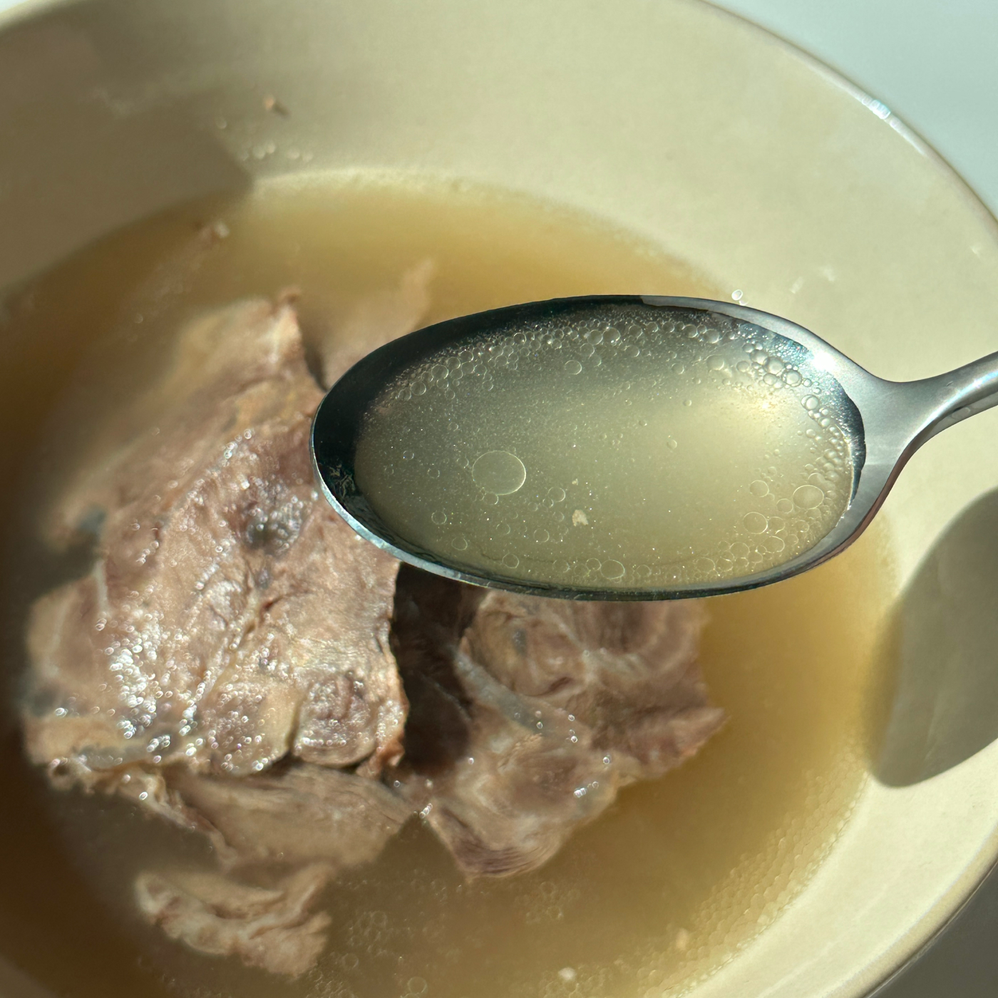 공감식탁 투뿔 한우 사골 곰탕 갈비탕 맑은곰탕 소고기 국밥 밀키트 사골국 600g - 상세 이미지 3