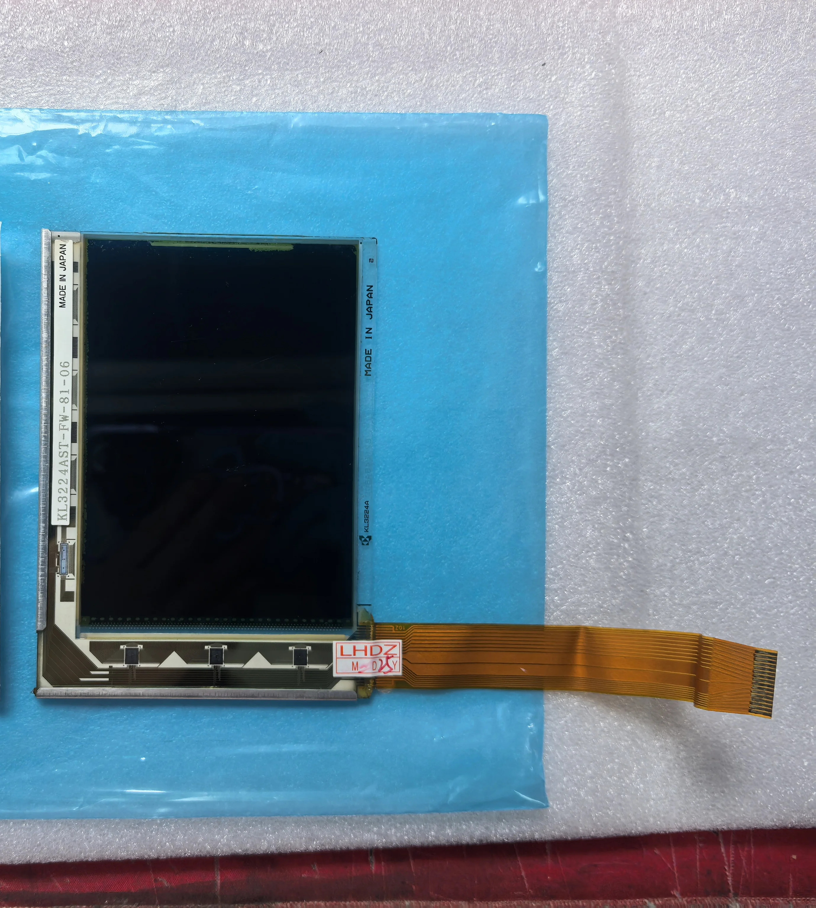 KL3224AST-FW-81-06 LCD 디스플레이 화면