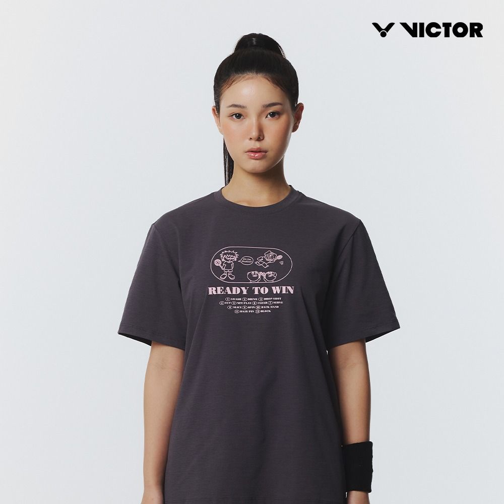 빅터 2026SS VT26ATO204U 스포트 스톤 차콜 반팔 남여공용 오버핏 티셔츠 - 상품 이미지