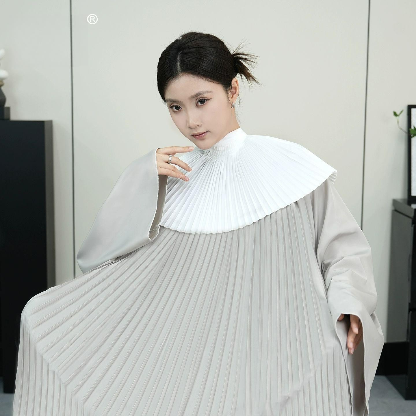 고급 플리츠 커트보 헤어용품 미용실용 화이트 플리츠 케이프 그레이 - 상품 이미지
