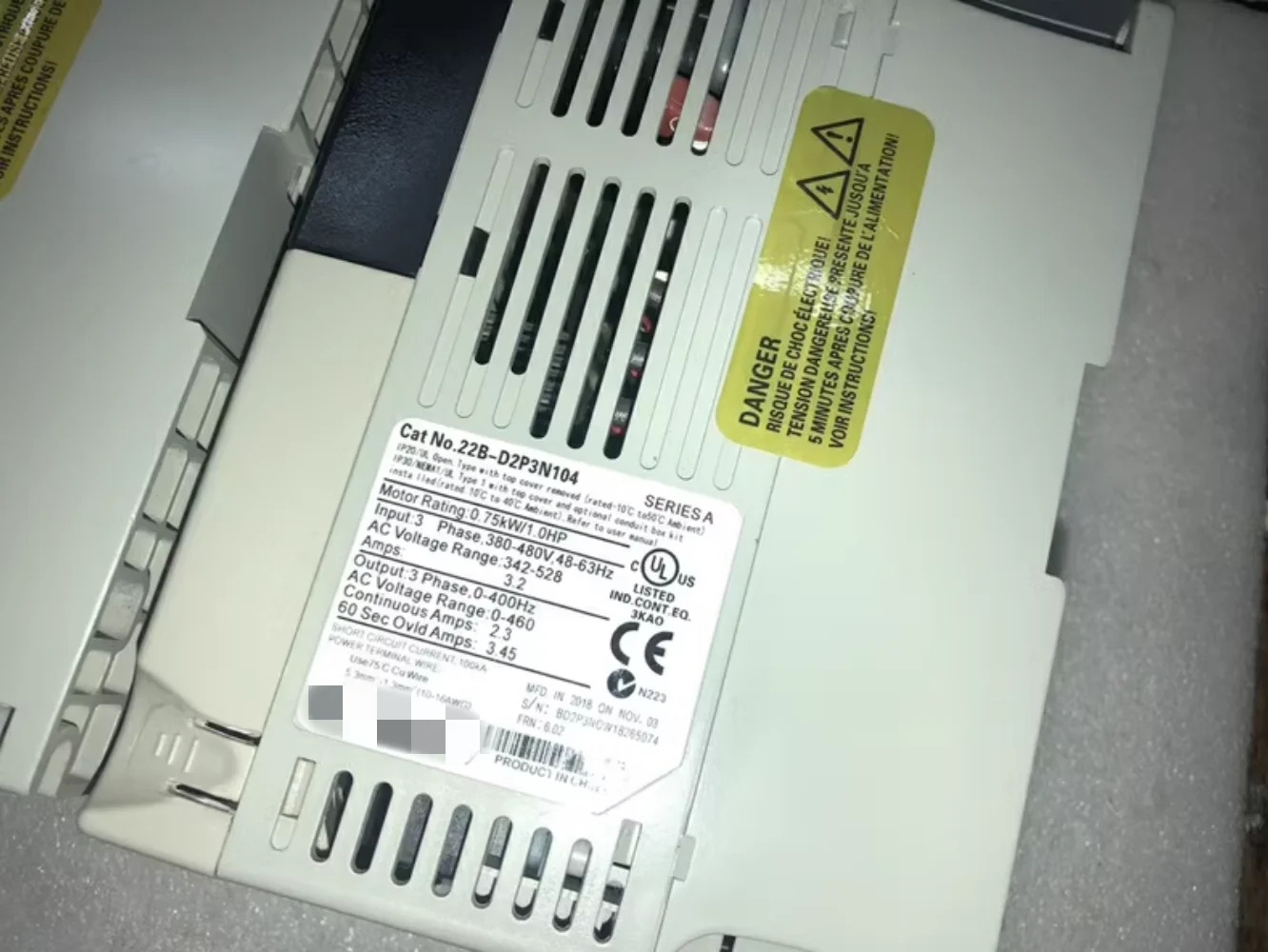 22B-D2p3E1P7N104 380V 500v 0.75KW 주파수 변환기