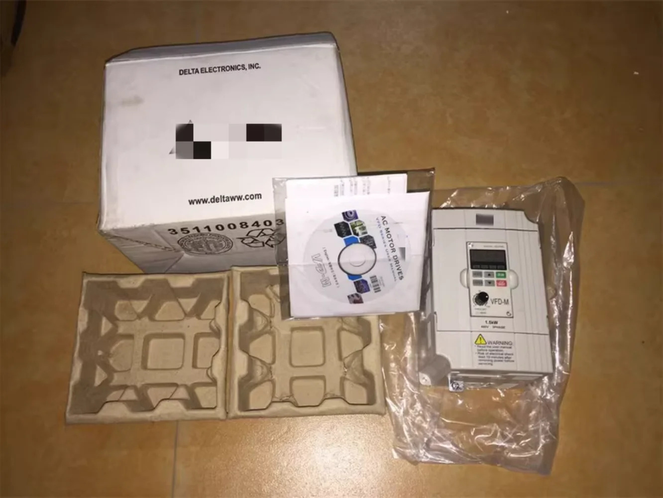 VFD015M43B 주파수 변환기380V 1.5KW 포장 실제