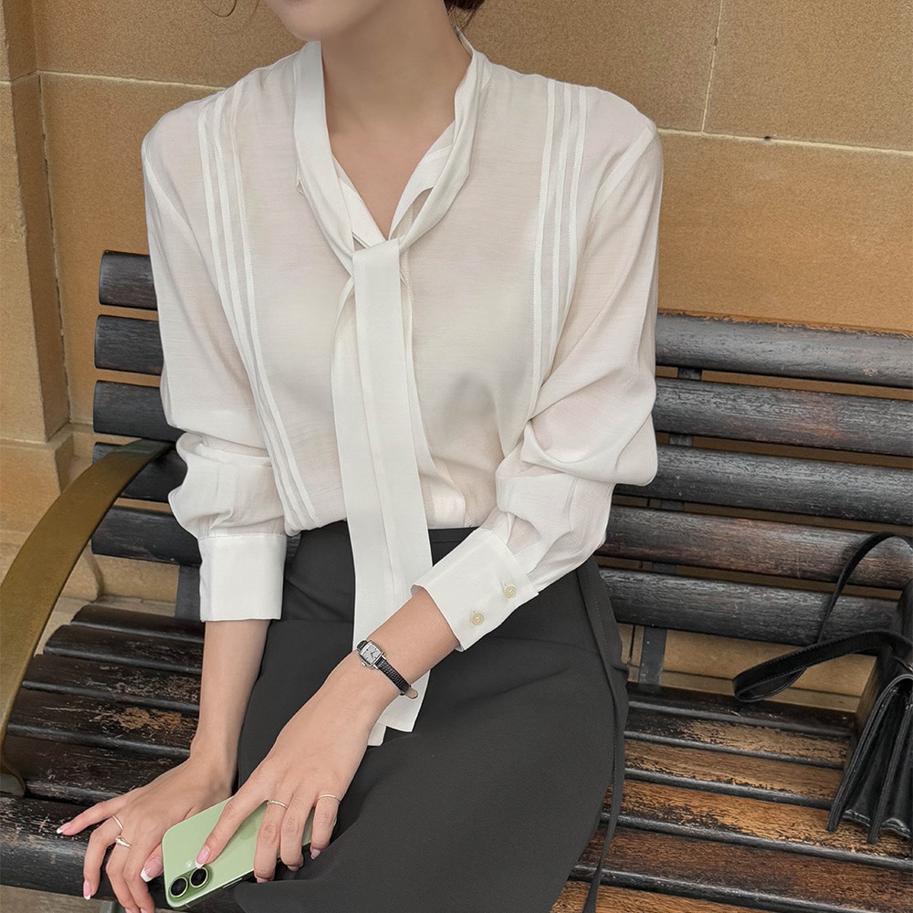 히든버튼 핀턱 디자인 텐셀 타이 블라우스 - 상세 이미지 4