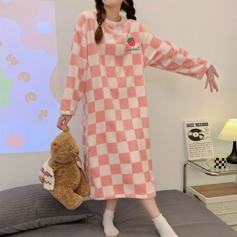극세사 겨울 파자마 딸기 원피스 수면 잠옷 - 상품 이미지