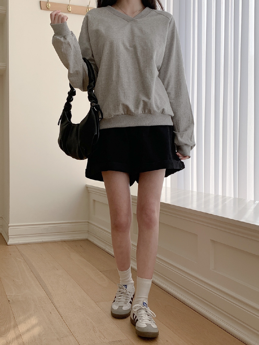 브이넥맨투맨 무지맨투맨 여성 나그랑 루즈핏 라벨 긴팔 티셔츠 - 상세 이미지 4