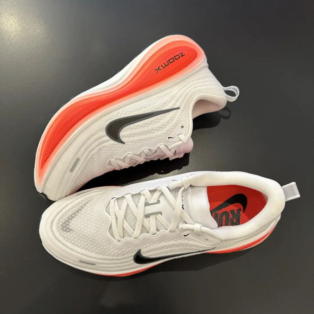 나이키 러닝화 보메로 플러스 화이트 브라이트 크림슨 HV8150-100 이미지 7