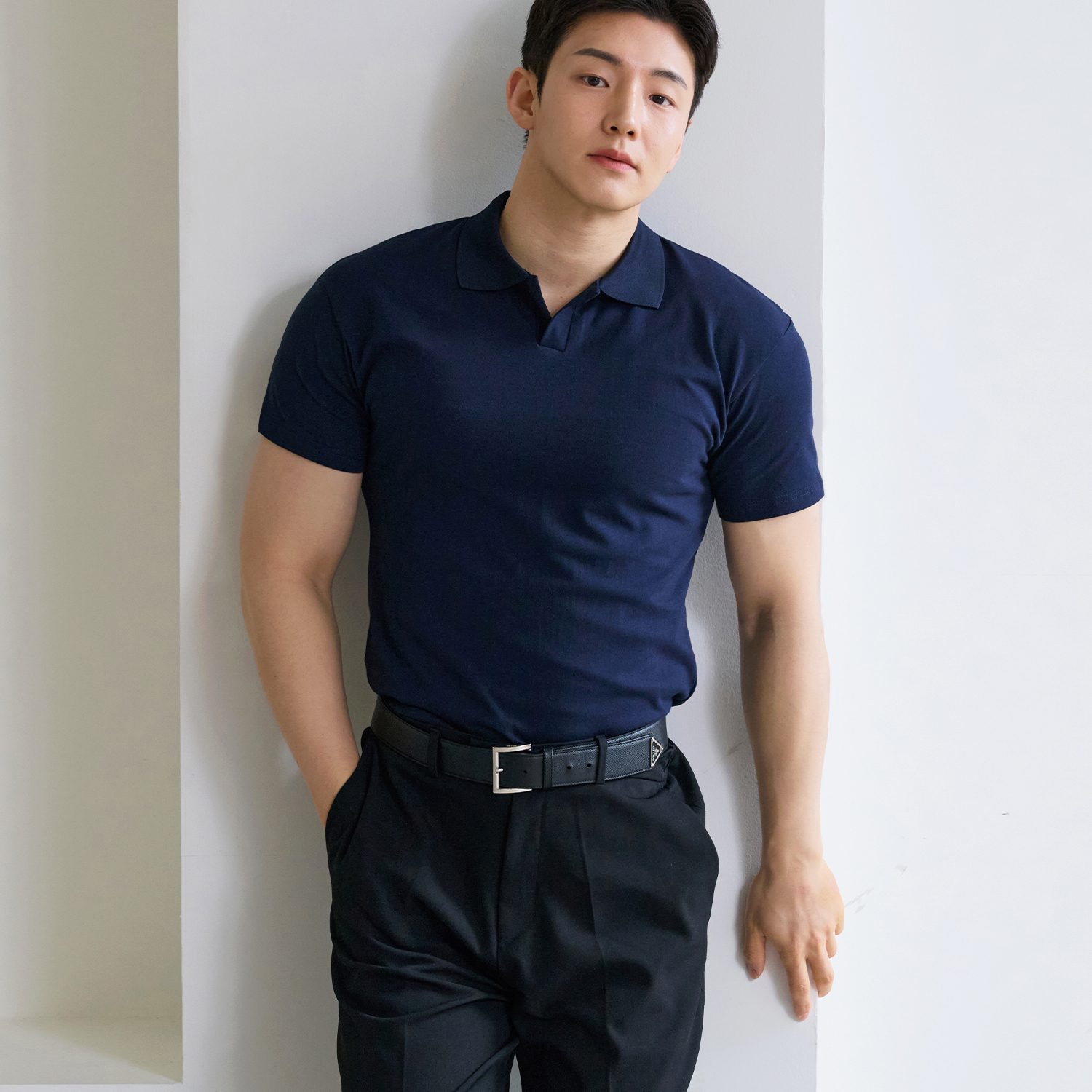 어깨넓어보이는 남자 머슬핏 반팔 오픈 카라 티셔츠 이미지 6