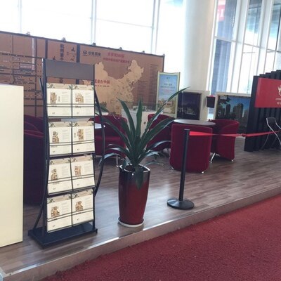 매거진 랙 매장 전면 홍보물 전단지 브로셔 잡지 꽂이 벽걸이형 진열 선반 백화점 미용실 진열대 검정 631x380x1450 4겹 - 상세 이미지 3