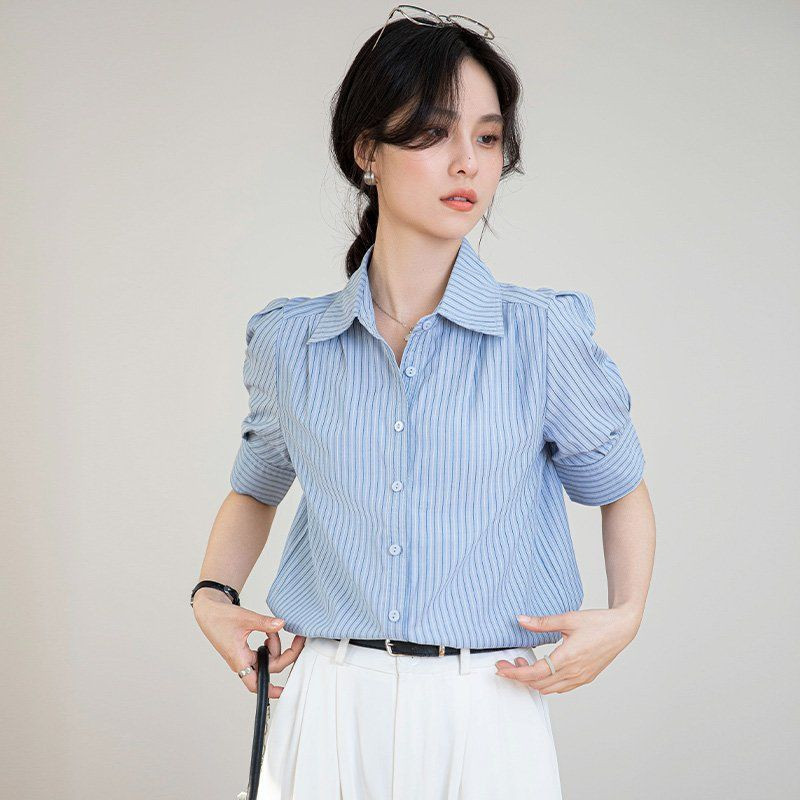 여름 여성 약간 루즈핏 얇은 스트라이프 퍼프소매 카라 셔츠 데일리 블라우스 블루 - 상세 이미지 4