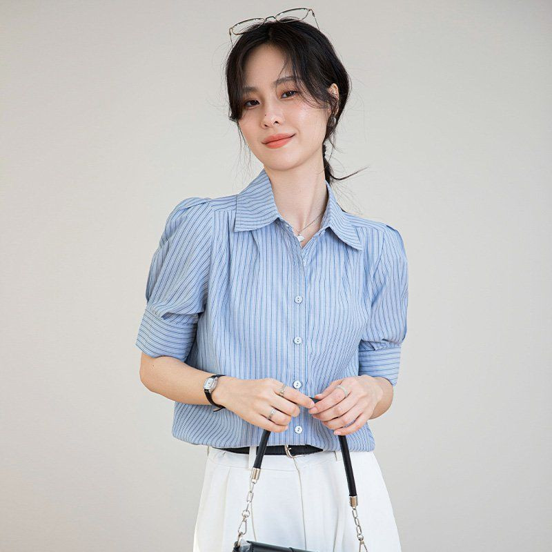 여름 여성 약간 루즈핏 얇은 스트라이프 퍼프소매 카라 셔츠 데일리 블라우스 블루 - 상품 이미지