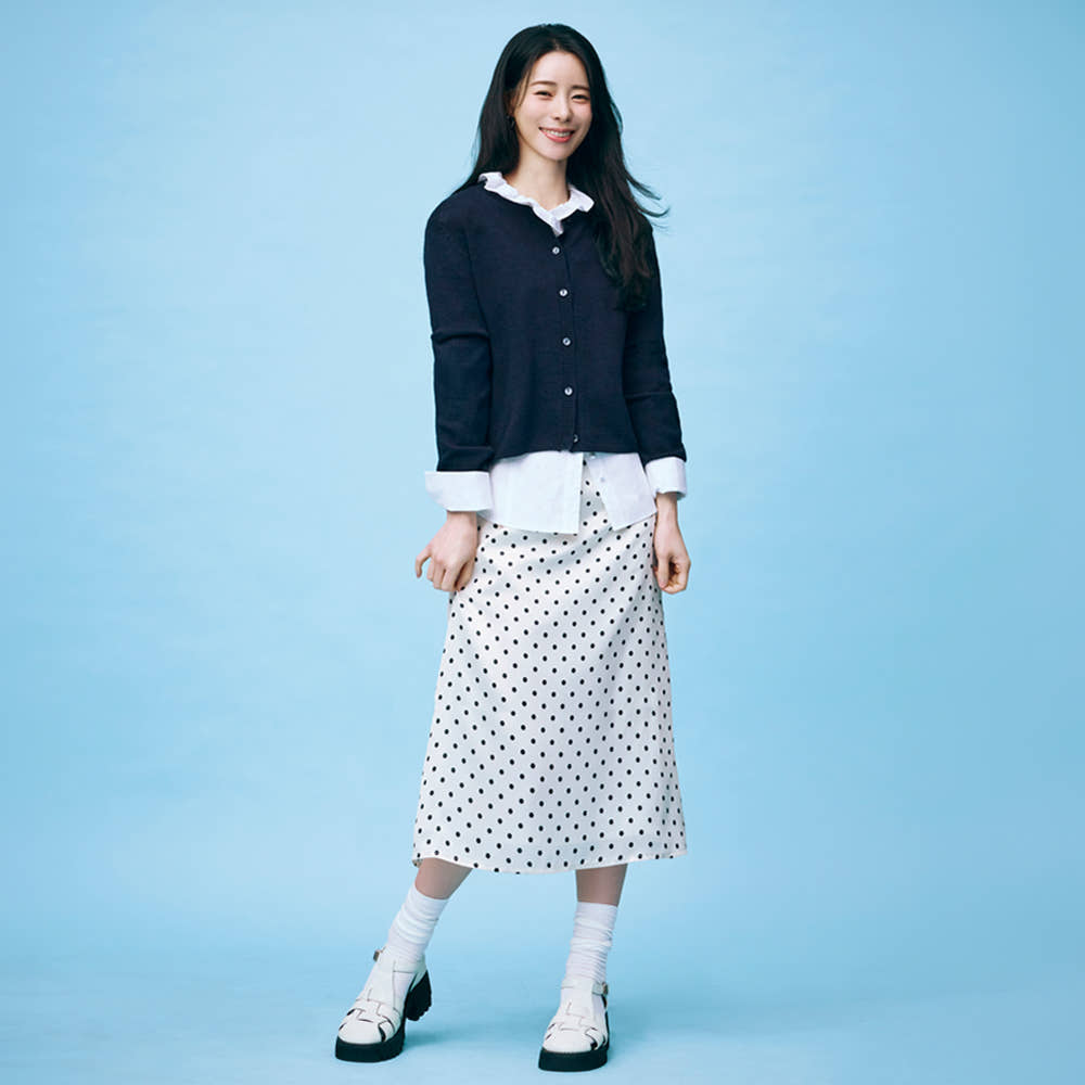 TheAtG 더엣지 26SS 새틴 도트 미디 스커트