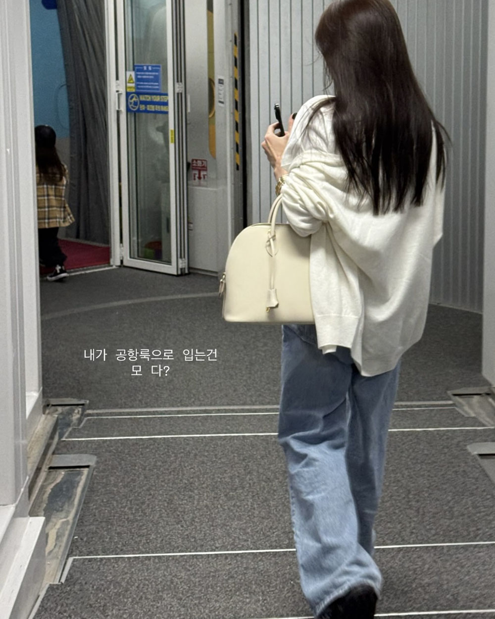 아웃핏 플렛 가디건 딥 v넥 콩단추 캐시미어 니트 (3c) - 상세 이미지 2