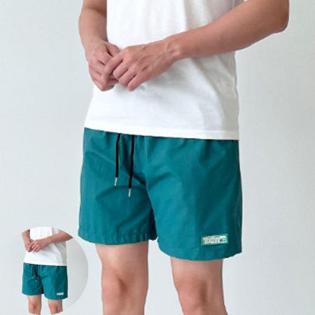 핫팬츠 남자 운동 초록 여름 폭염 휴가 해변 허벅지 반바지