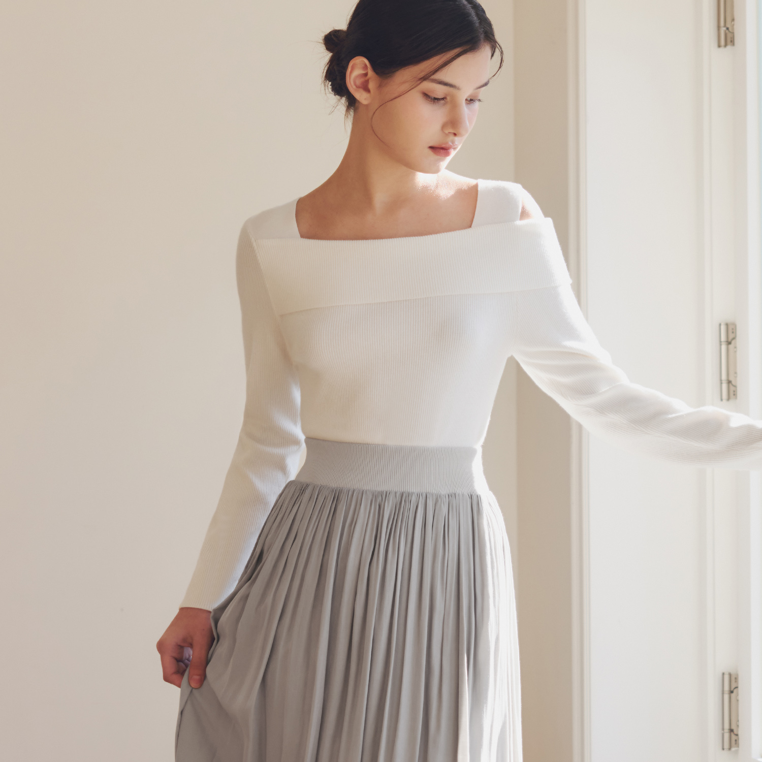 [제로스트릿][4컬러] 라이트 언발란스 오프숄더 스웨터 LIGHT UNBALANCED OFF SHOULDER SWEATER - 상세 이미지 2