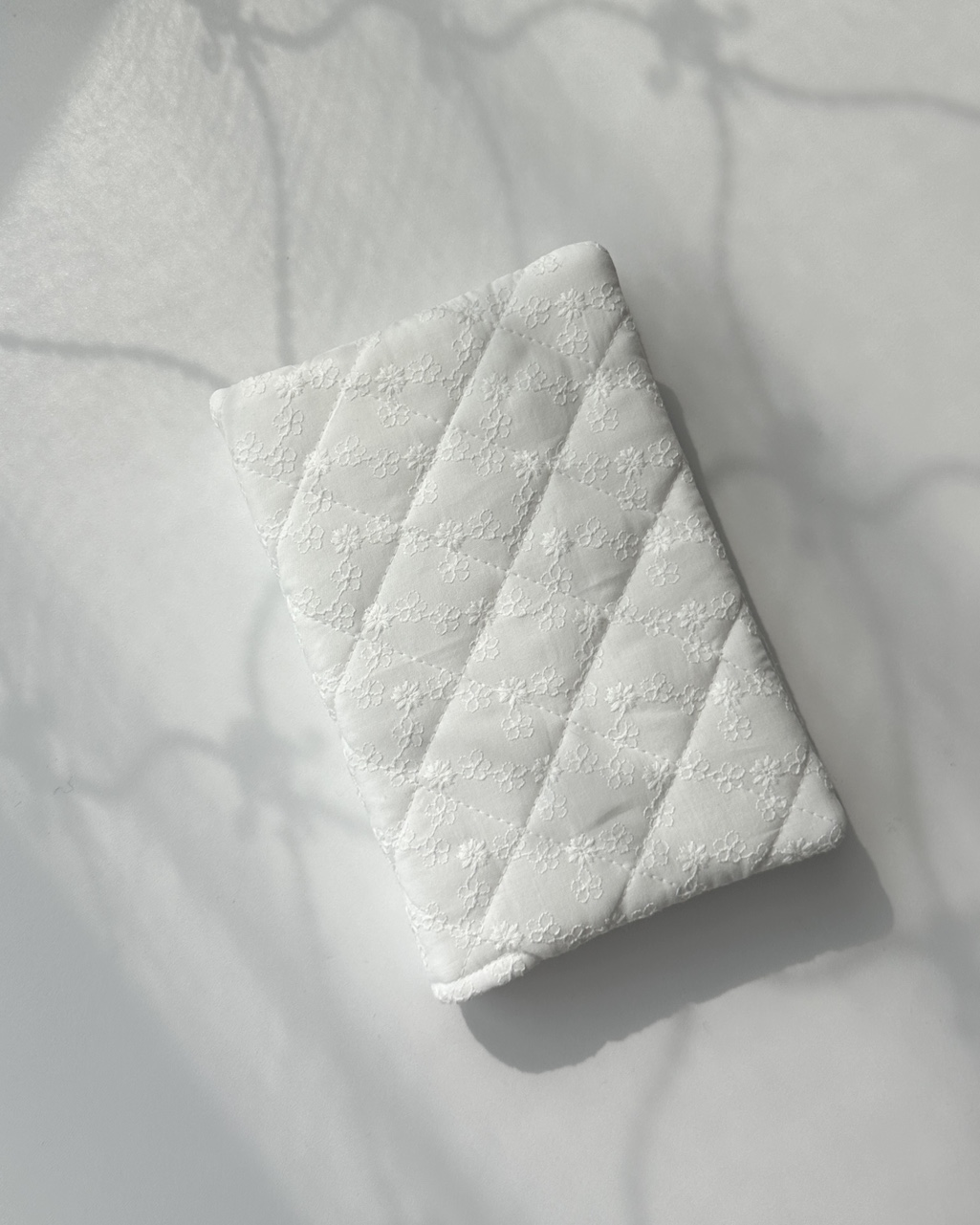 화이트 꽃자수 누빔 북커버 다이어리커버 A6