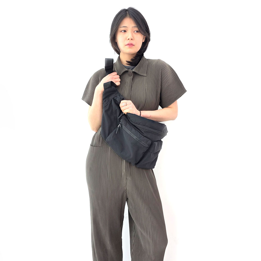 VJPST03 플리츠 간절기 도톰한 카라넥 반팔 집업 점프수트 - 상품 이미지