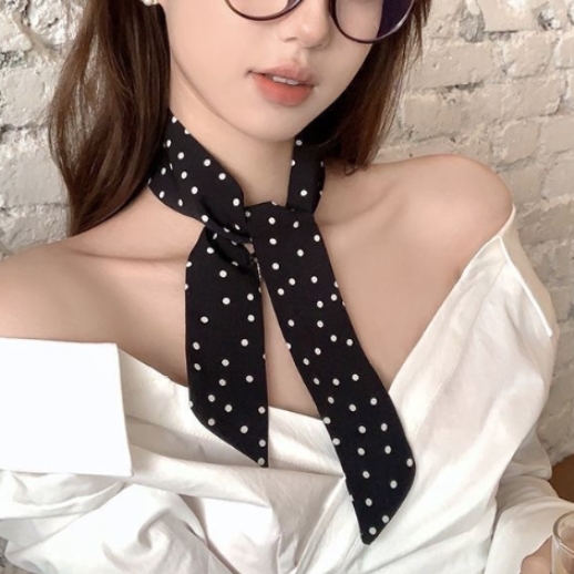 스카프 머플러 쁘띠 엄마 중년 패션 실크 간절기 패션 가을 여자 봄 겨울 도트 포인트 - 상품 이미지