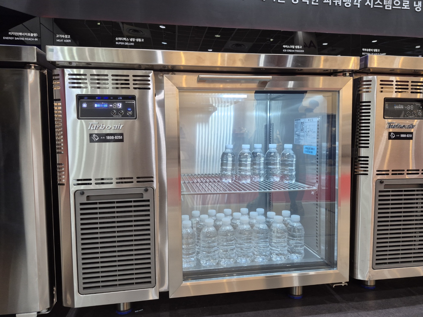 테이블냉장고900 터보에어 유리문 간냉식 업소용 카페 영업용 성에안끼는 유리도어 호프 맥주 - 상세 이미지 2
