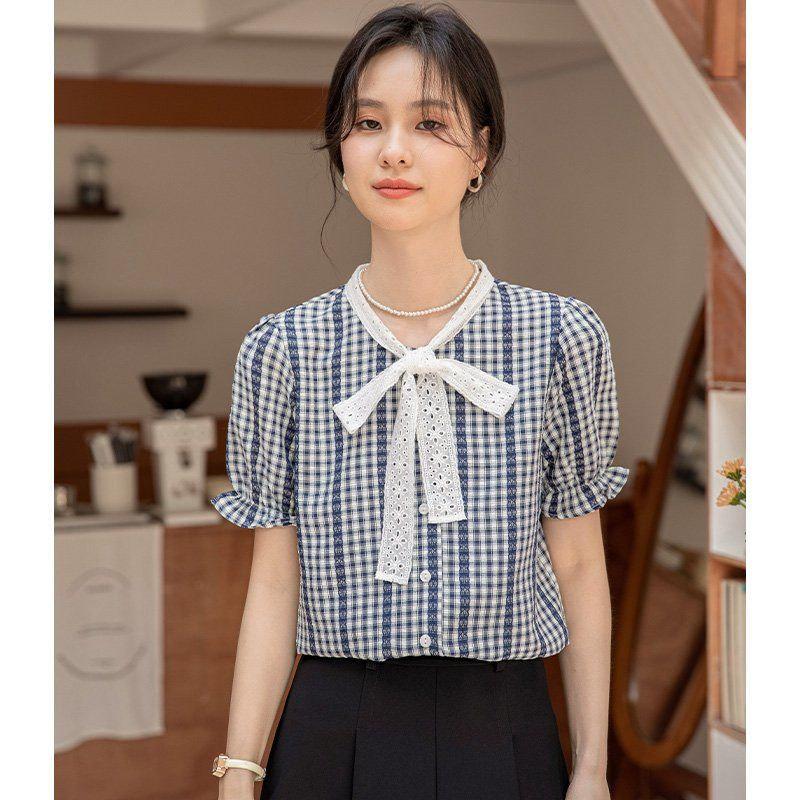 봄 여름 여성 약간루즈핏 체크 반팔 레이스카라 리본타이 셔링소매 블라우스 셔츠 - 상품 이미지